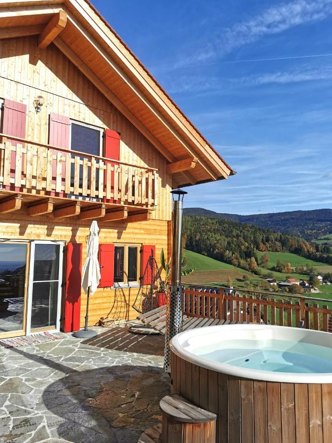 Bergchalet Am Waldrand - Pool, Sauna & Kamin Pöllauberg Eksteriør bilde
